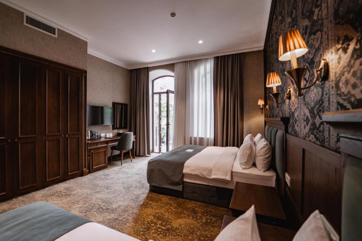 Midway Baku Hotel
